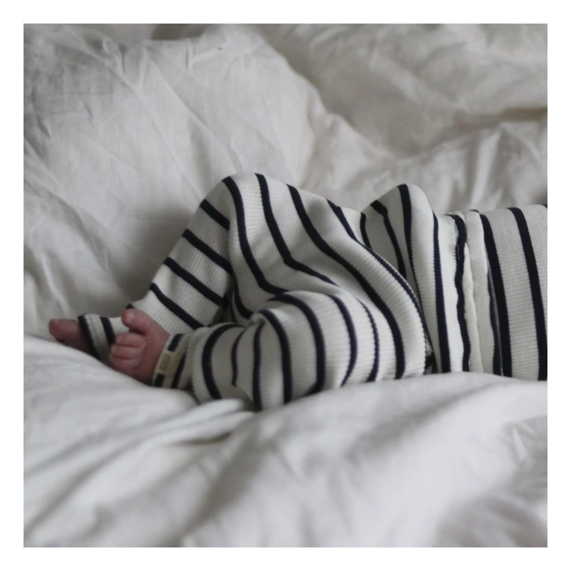 Budget 💯 Bieber Silk Leggings White Minimalisma Fashion Baby, Children 🎁 2 Budget 💯 Bieber Silk Leggings White Minimalisma Fashion Baby, Children 🎁 - Image 2