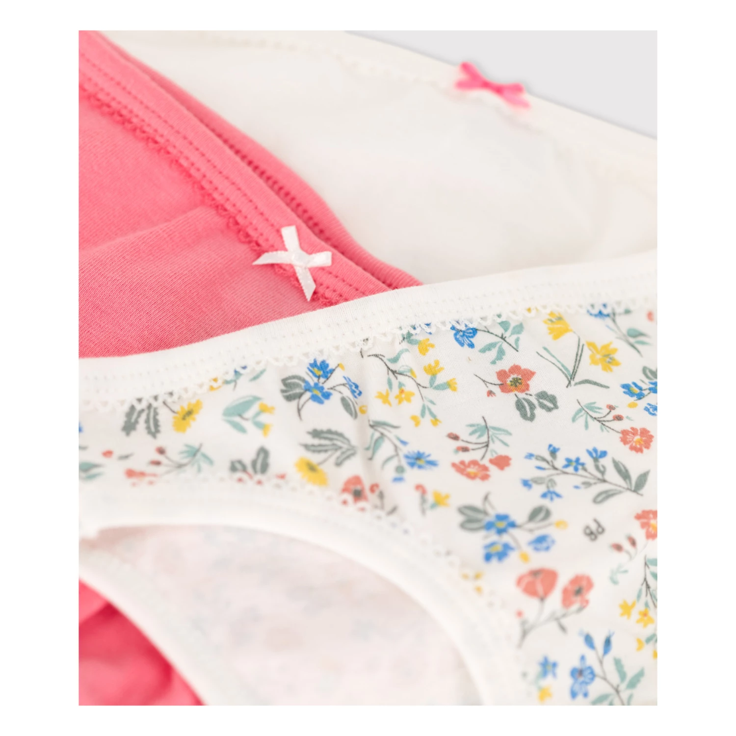 Wholesale โ๏ธ Pretty Flowers Organic Cotton Briefs - Set of 3 White Petit Bateau Fashion Children ๐งจ 2 Wholesale โ๏ธ Pretty Flowers Organic Cotton Briefs - Set of 3 White Petit Bateau Fashion Children ๐งจ - Image 2